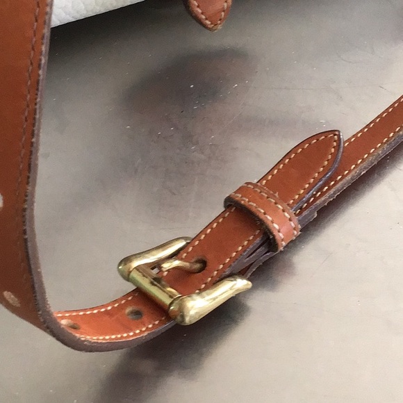 Vintage Dooney & Bourke all weather leather cross body. White leather/ tan trim - Picture 3 of 14
